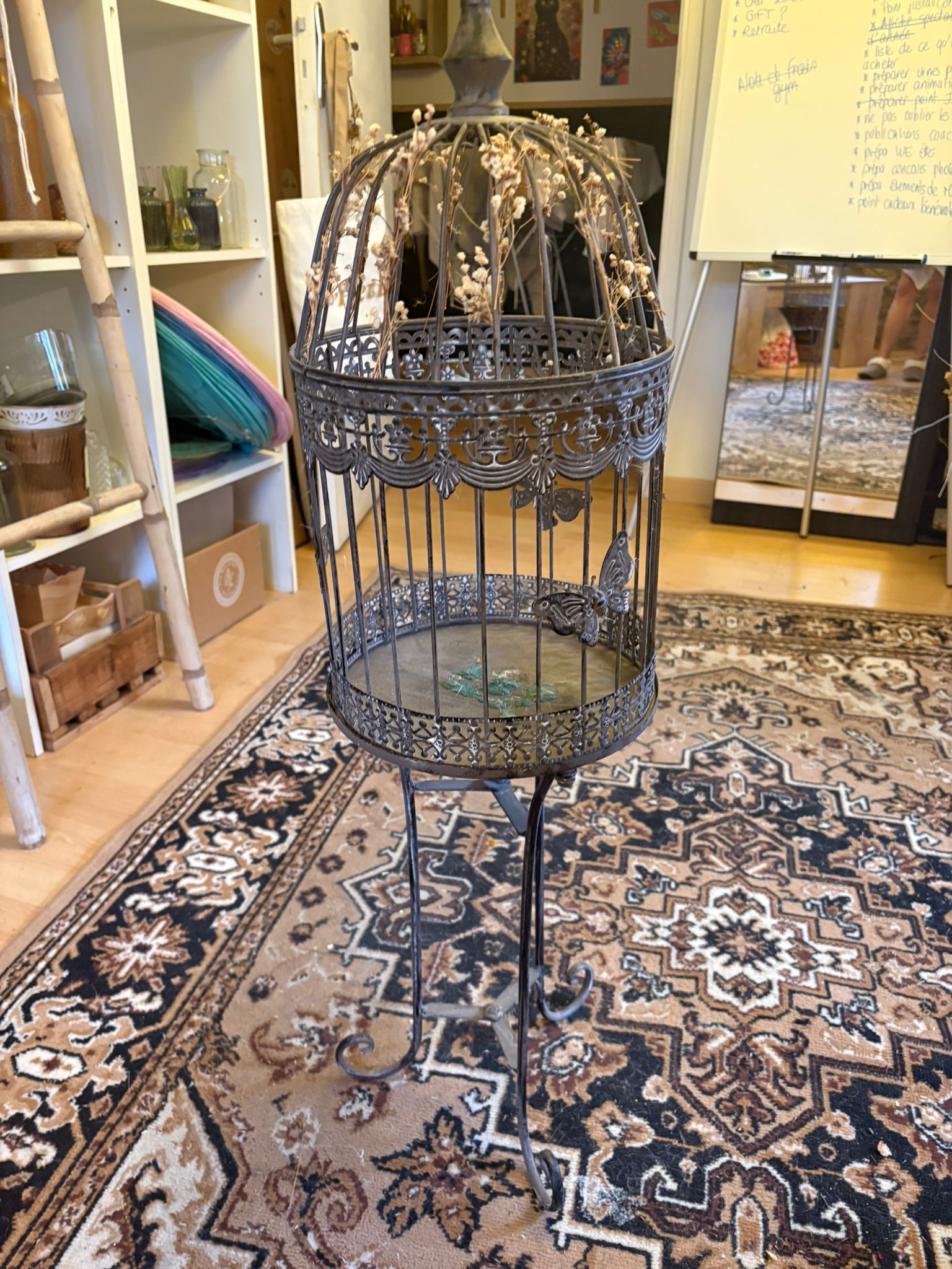 Cage à oiseau sur pied